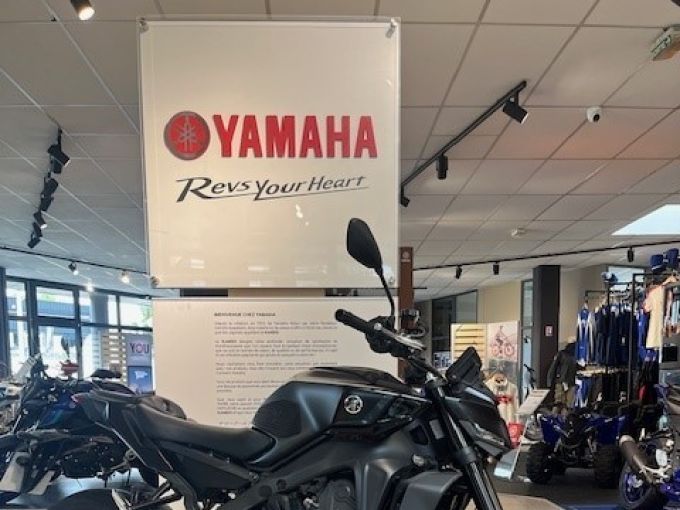 YAMAHA MT-09  Y-AMT 4