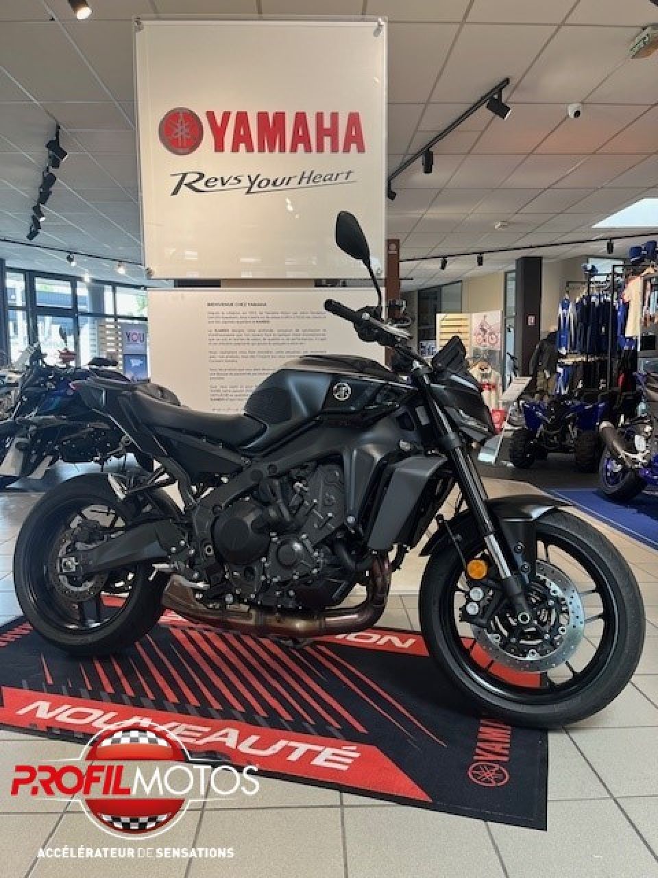 YAMAHA MT-09  Y-AMT 4