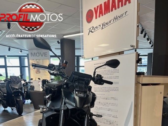 YAMAHA MT-09  Y-AMT 4