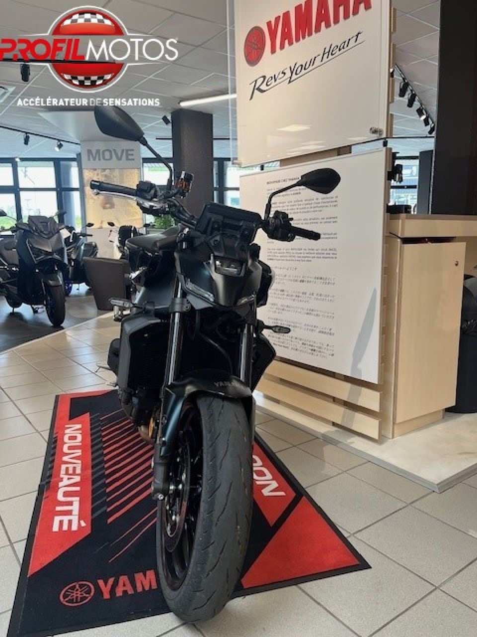 YAMAHA MT-09  Y-AMT 4