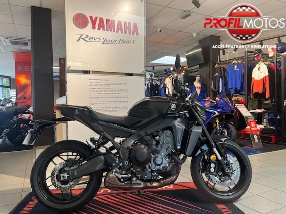 YAMAHA MT-09  Y-AMT 4