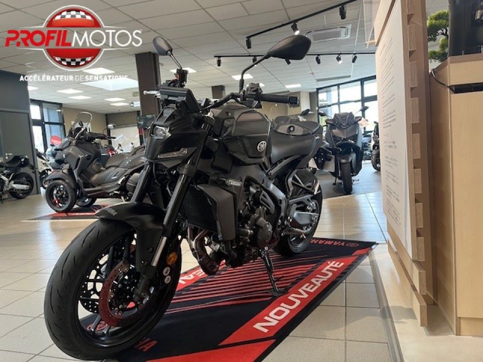 YAMAHA MT-09  Y-AMT 4