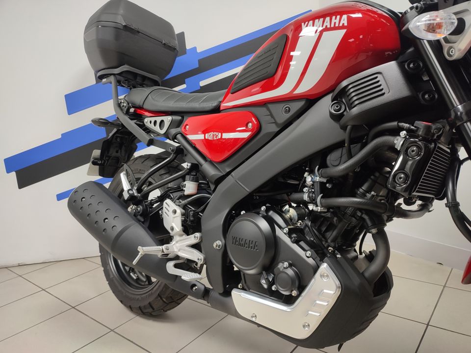 YAMAHA XSR 125 4