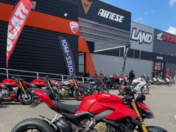 DUCATI STREETFIGHTER V4S 4