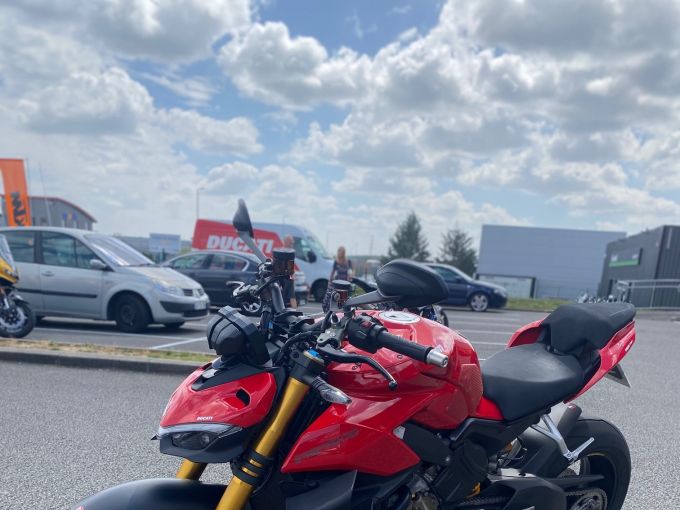 DUCATI STREETFIGHTER V4S 4