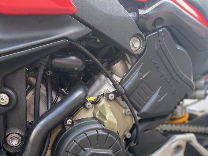DUCATI STREETFIGHTER V4S 4