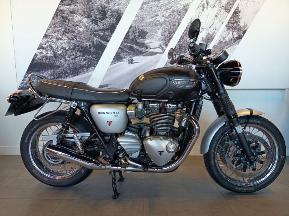 TRIUMPH BONNEVILLE T120 4