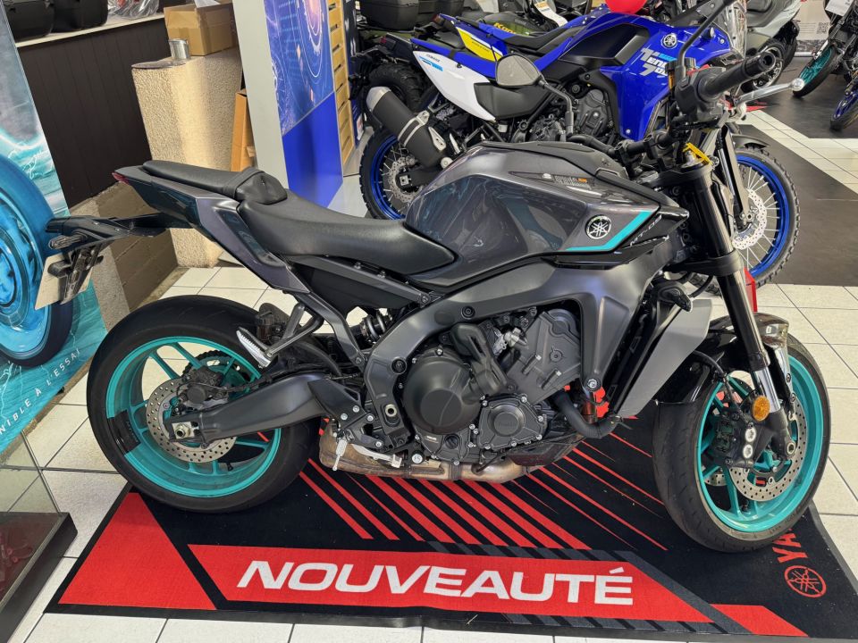 YAMAHA MT-09 Y-AMT 4