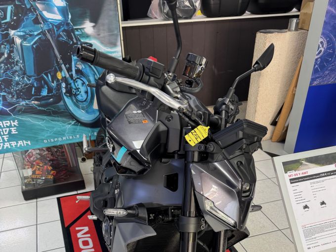 YAMAHA MT-09 Y-AMT 4