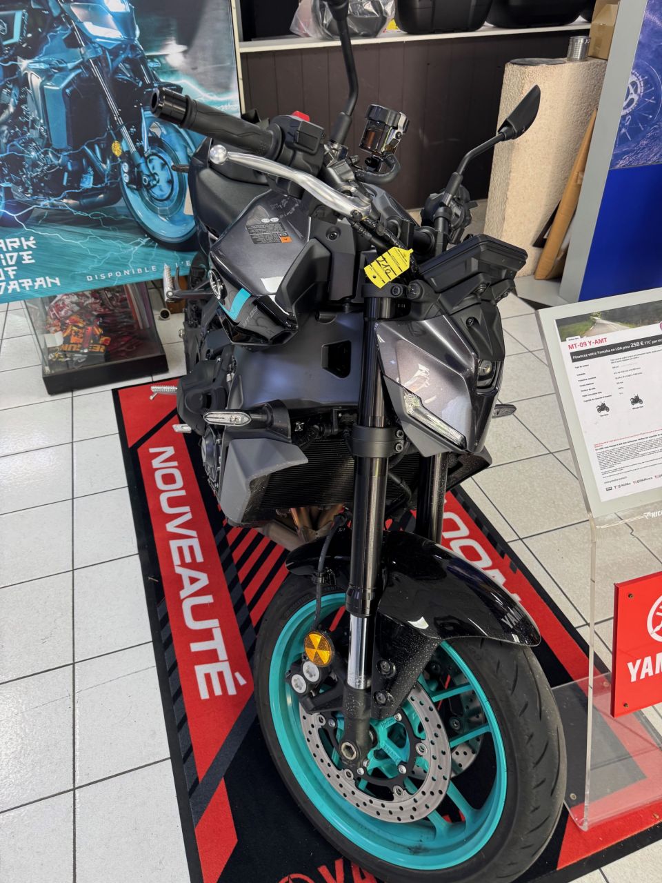 YAMAHA MT-09 Y-AMT 4