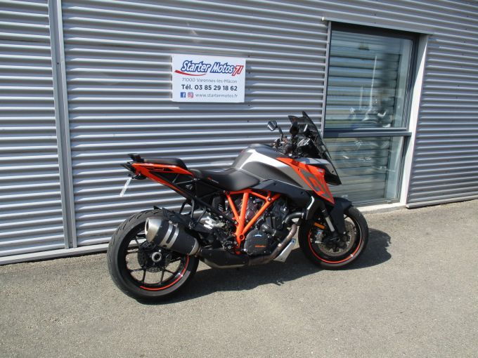 KTM 1290 SUPER DUKE GT 4