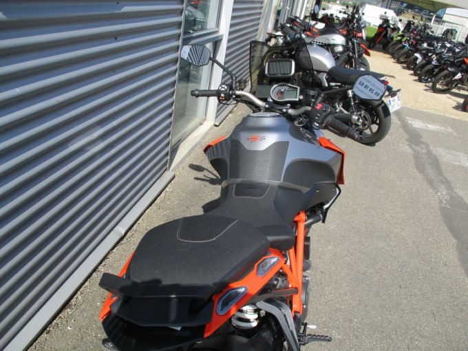 KTM 1290 SUPER DUKE GT 4