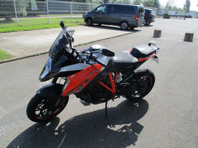 KTM 1290 SUPER DUKE GT 4