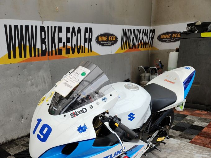 SUZUKI GSX-R 750 4