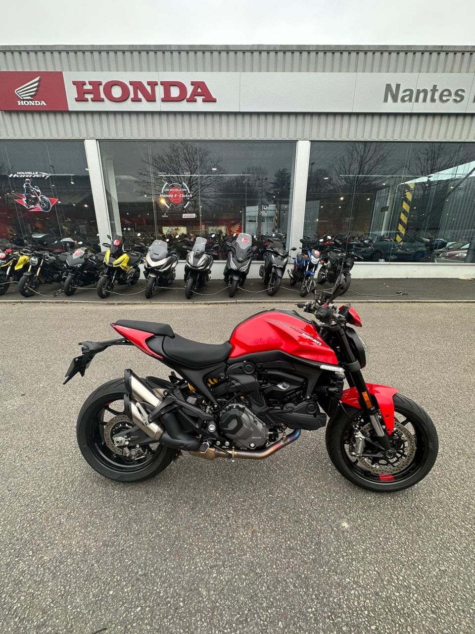 DUCATI MONSTER 900 4