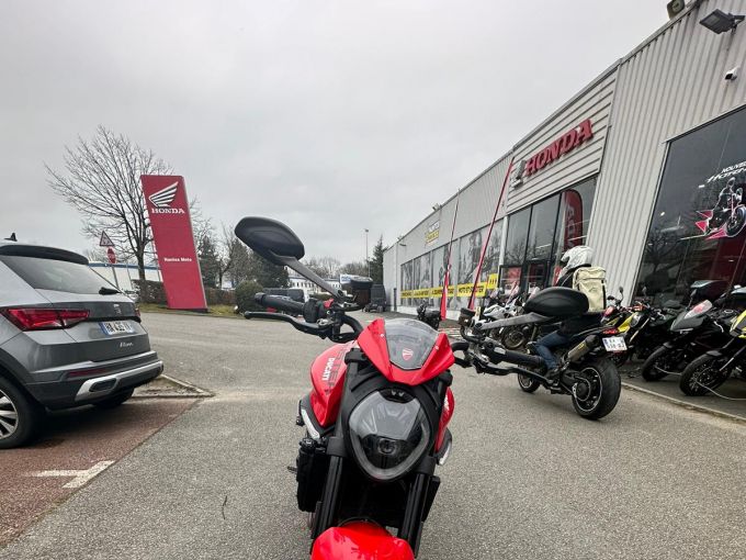 DUCATI MONSTER 900 4
