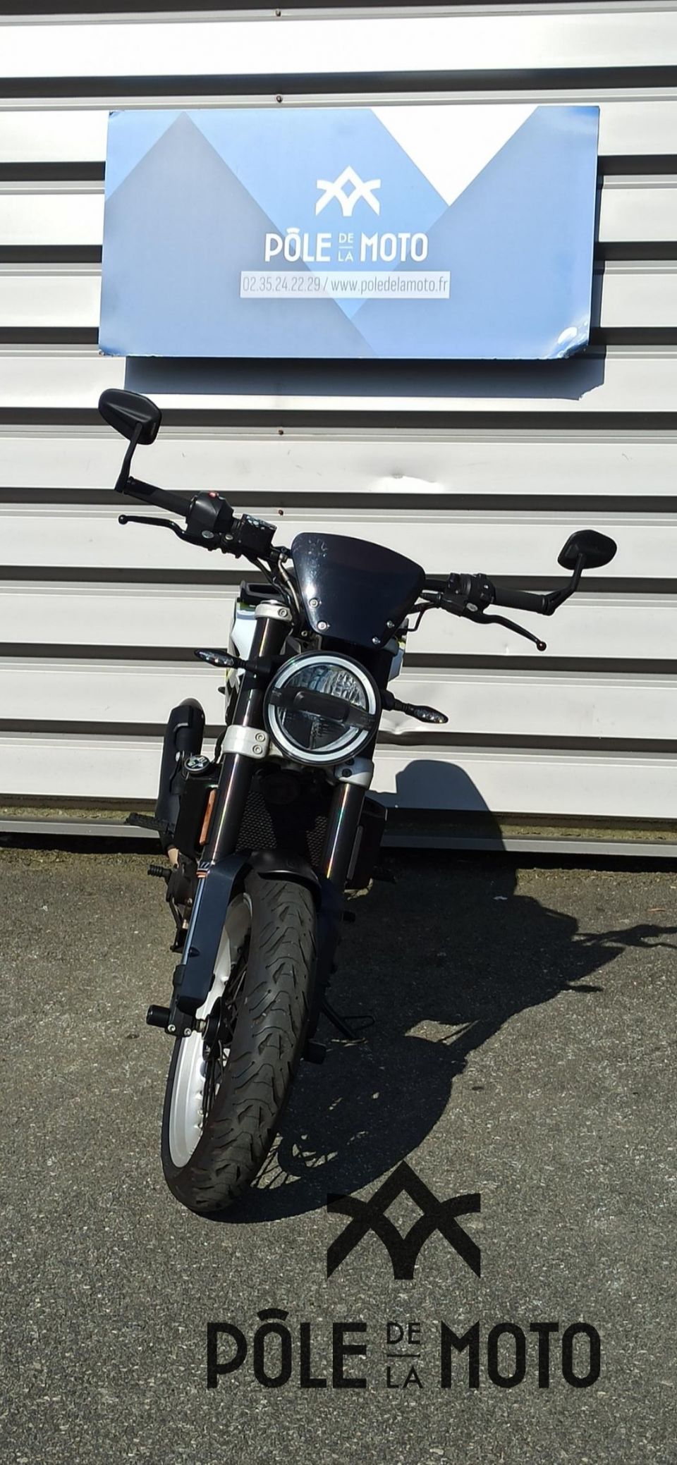 HUSQVARNA SVARTPILEN 401 4