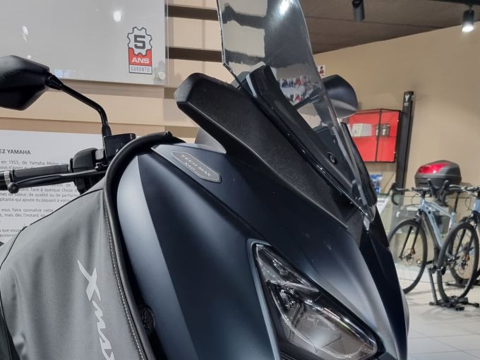 YAMAHA XMAX 300 Tech Max 4