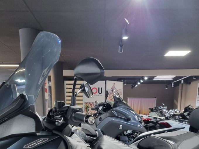 YAMAHA XMAX 300 Tech Max 4