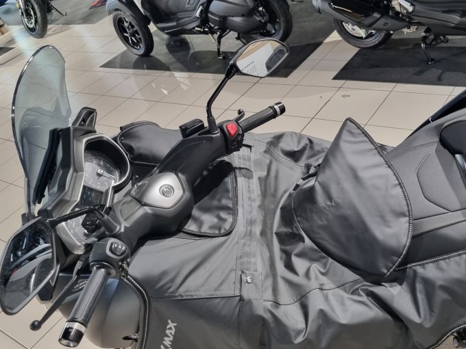 YAMAHA XMAX 300 Tech Max 4