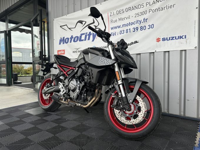 SUZUKI GSX-8S 4