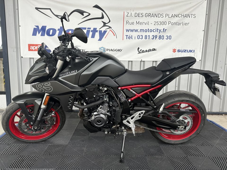 SUZUKI GSX-8S 4