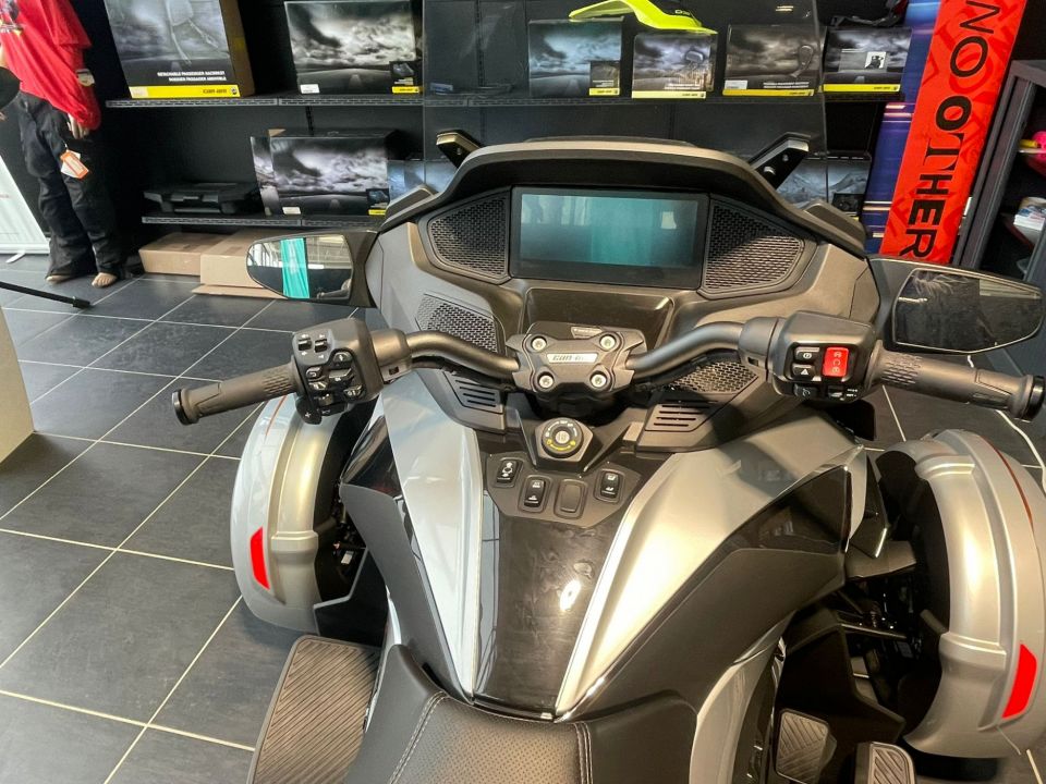 CAN-AM SPYDER RT 4