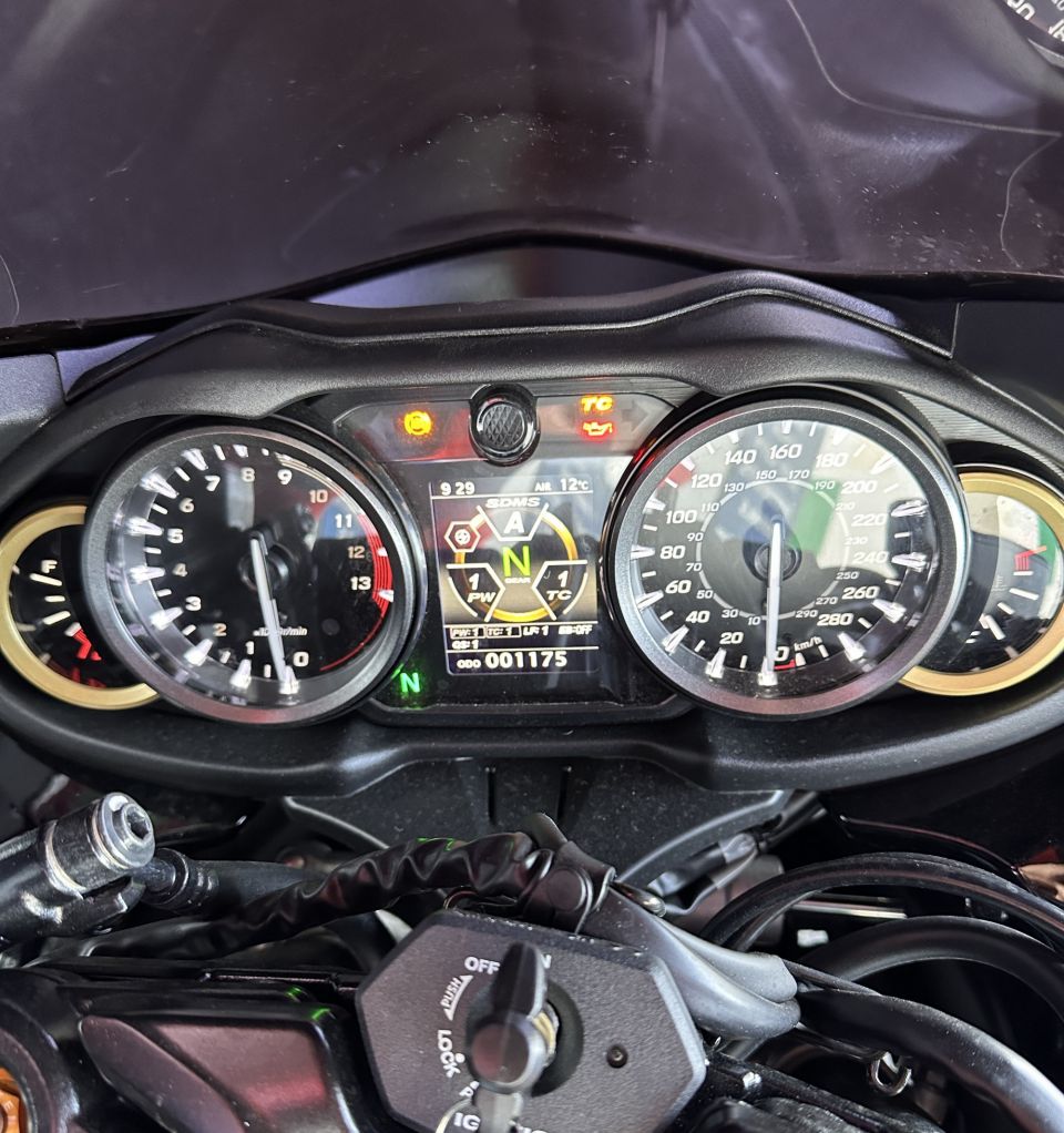 SUZUKI GSX-R 1300 HAYABUSA 4