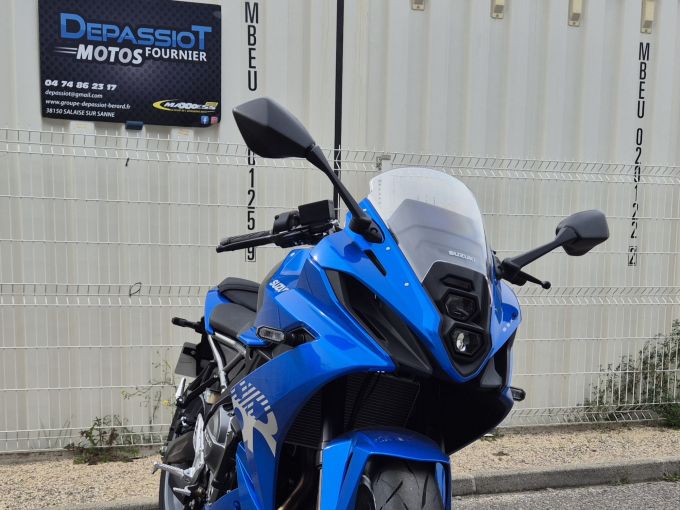 SUZUKI GSX-8R 4