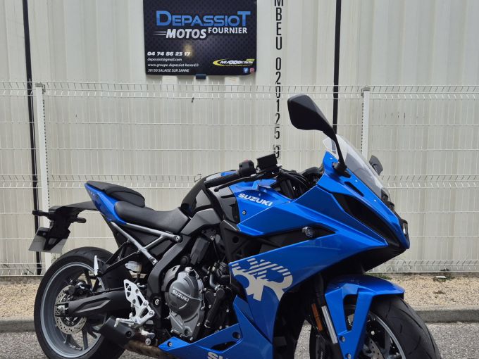 SUZUKI GSX-8R 4