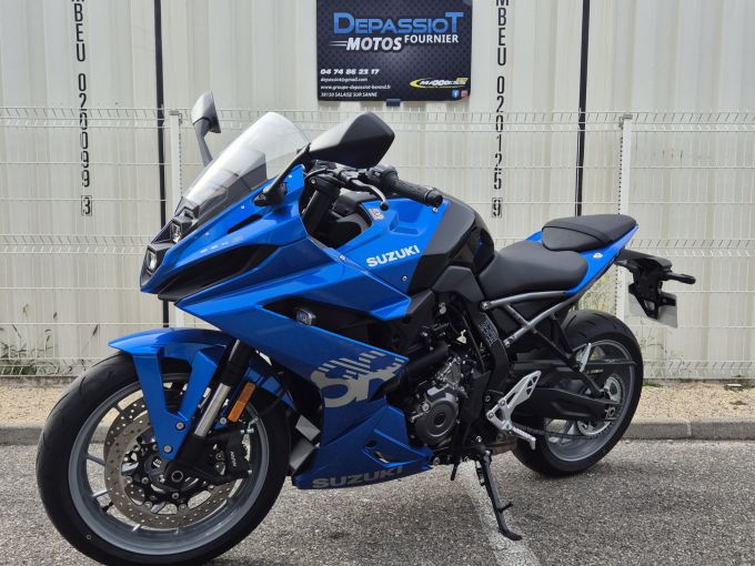 SUZUKI GSX-8R 4