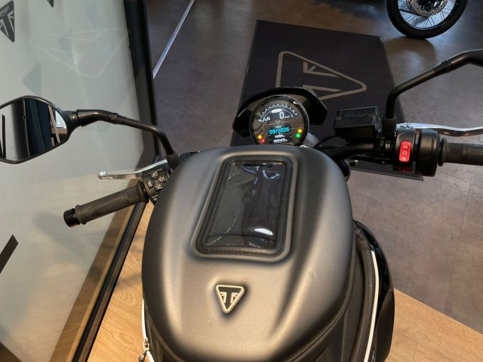 TRIUMPH TRIDENT 660 4