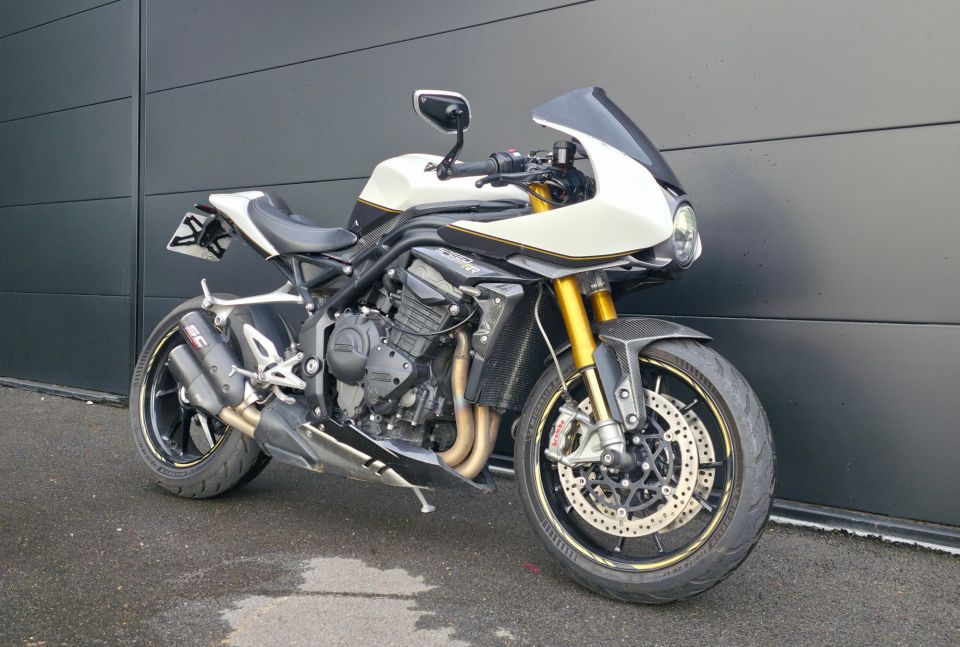 TRIUMPH SPEED TRIPLE 1200 RR 4