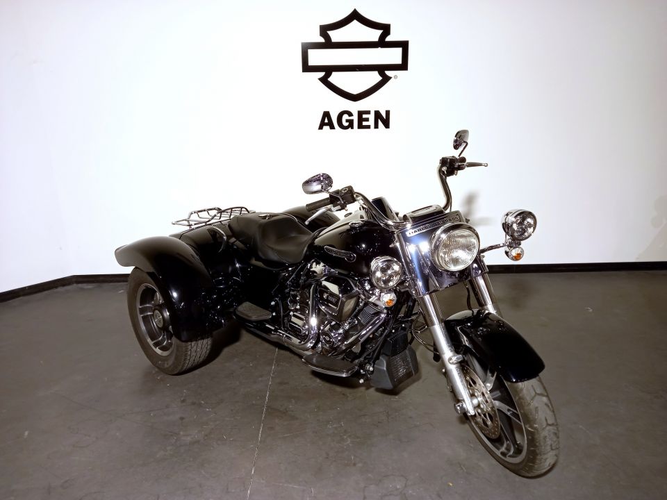 HARLEY-DAVIDSON TRIKE FREEWHEELER 1745 4