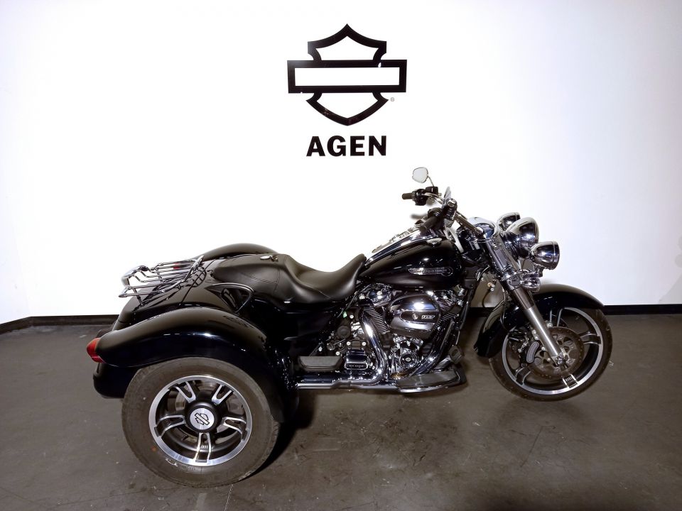 HARLEY-DAVIDSON TRIKE FREEWHEELER 1745 4