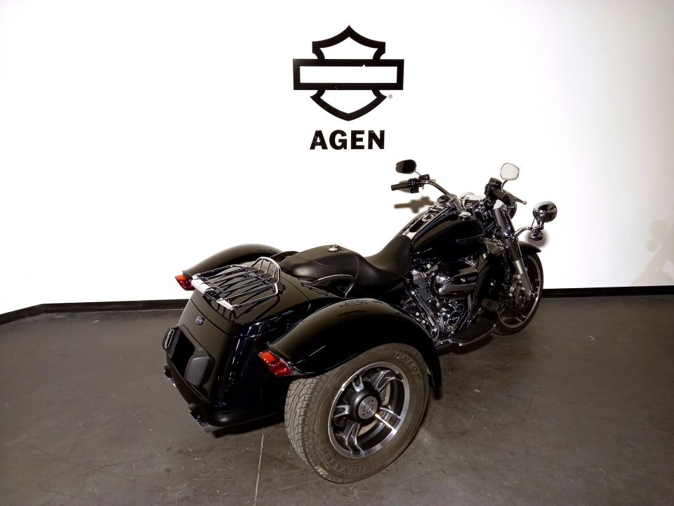 HARLEY-DAVIDSON TRIKE FREEWHEELER 1745 4