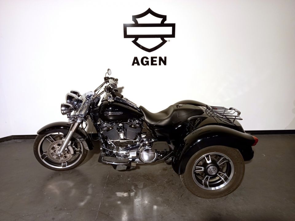 HARLEY-DAVIDSON TRIKE FREEWHEELER 1745 4
