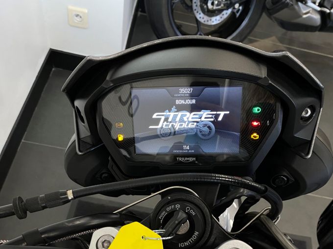 TRIUMPH STREET TRIPLE 765 RS 4