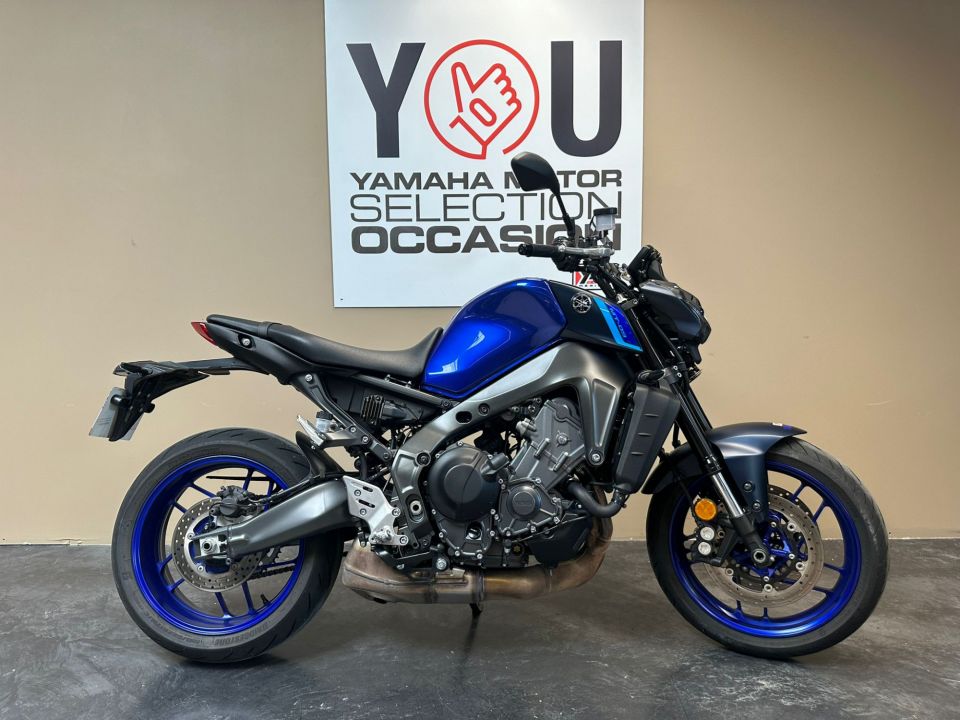 YAMAHA MT-09 4