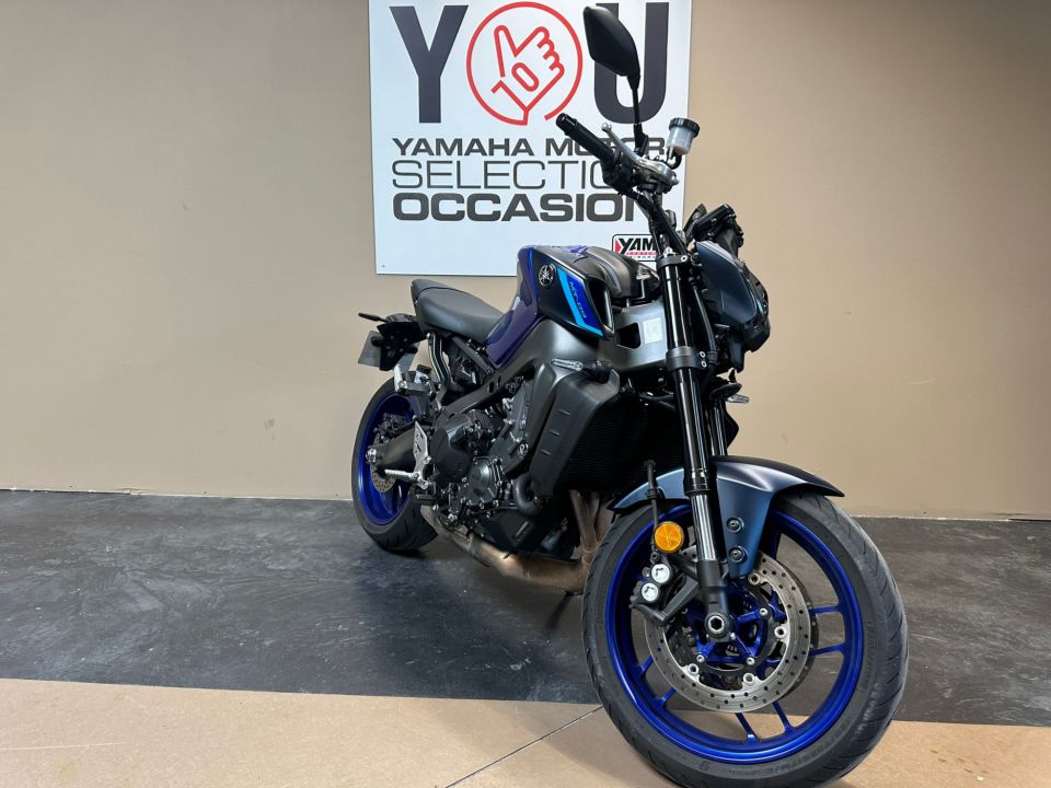 YAMAHA MT-09 4