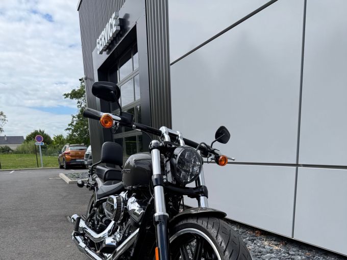 HARLEY-DAVIDSON SOFTAIL BREAKOUT 1868 4