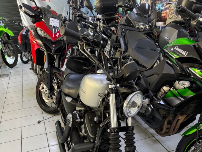 HARLEY-DAVIDSON SPORTSTER 883 4