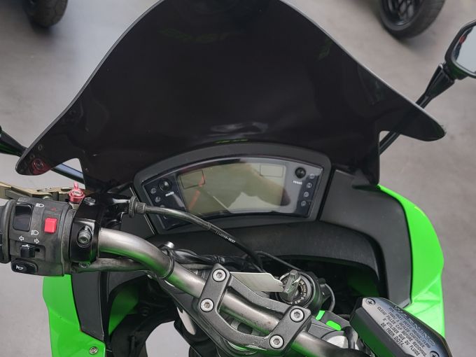 KAWASAKI ER-6 (47.5CV) 4