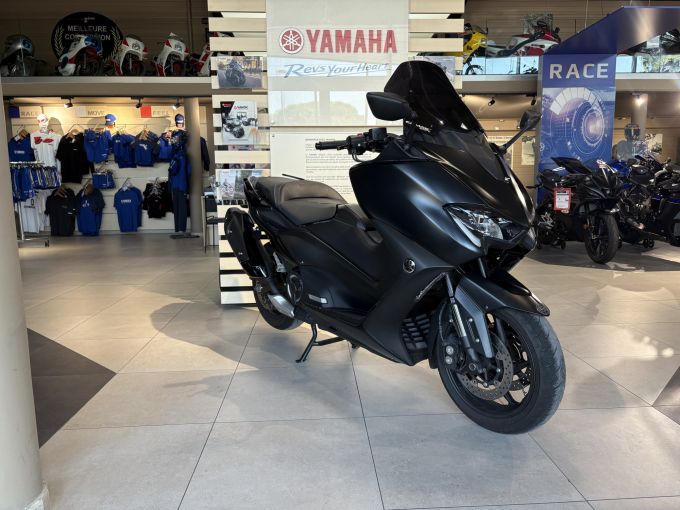 YAMAHA PROMOTION XP T-MAX 560 142€/MOIS* +DE 800€ D'EQUIPEMENT GTIE 12 MOIS* 4