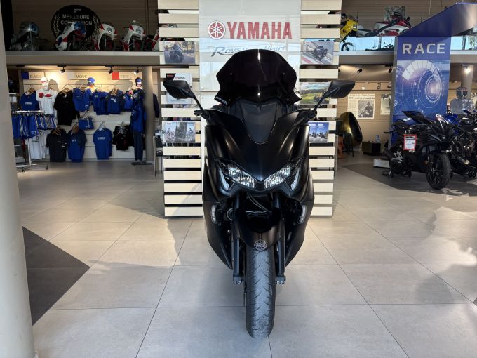 YAMAHA PROMOTION XP T-MAX 560 142€/MOIS* +DE 800€ D'EQUIPEMENT GTIE 12 MOIS* 4