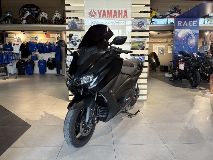 YAMAHA PROMOTION XP T-MAX 560 142€/MOIS* +DE 800€ D'EQUIPEMENT GTIE 12 MOIS* 4