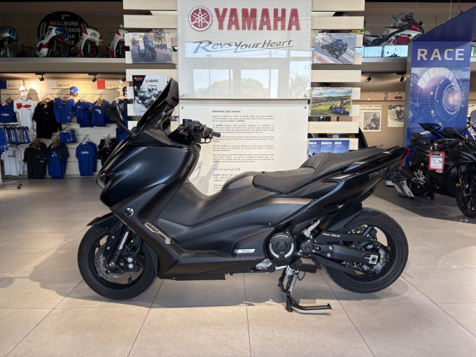 YAMAHA PROMOTION XP T-MAX 560 142€/MOIS* +DE 800€ D'EQUIPEMENT GTIE 12 MOIS* 4