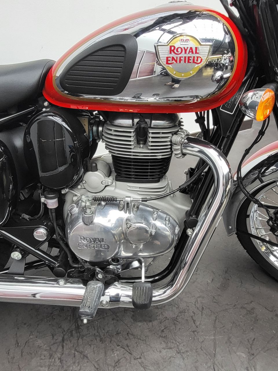 ROYAL ENFIELD CLASSIC CHROME 4