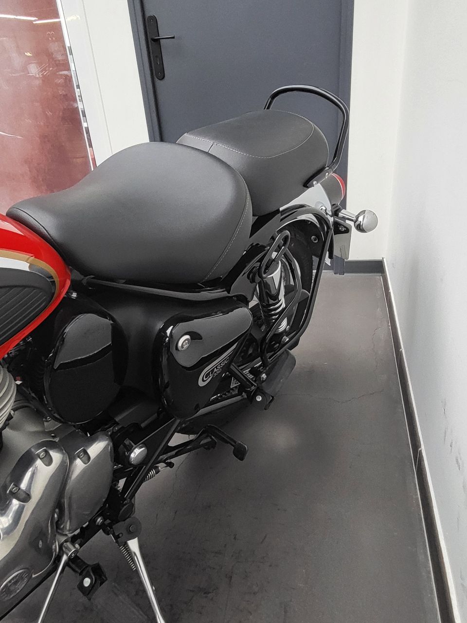 ROYAL ENFIELD CLASSIC CHROME 4