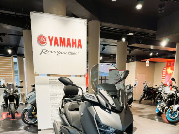 YAMAHA X-MAX 125 4